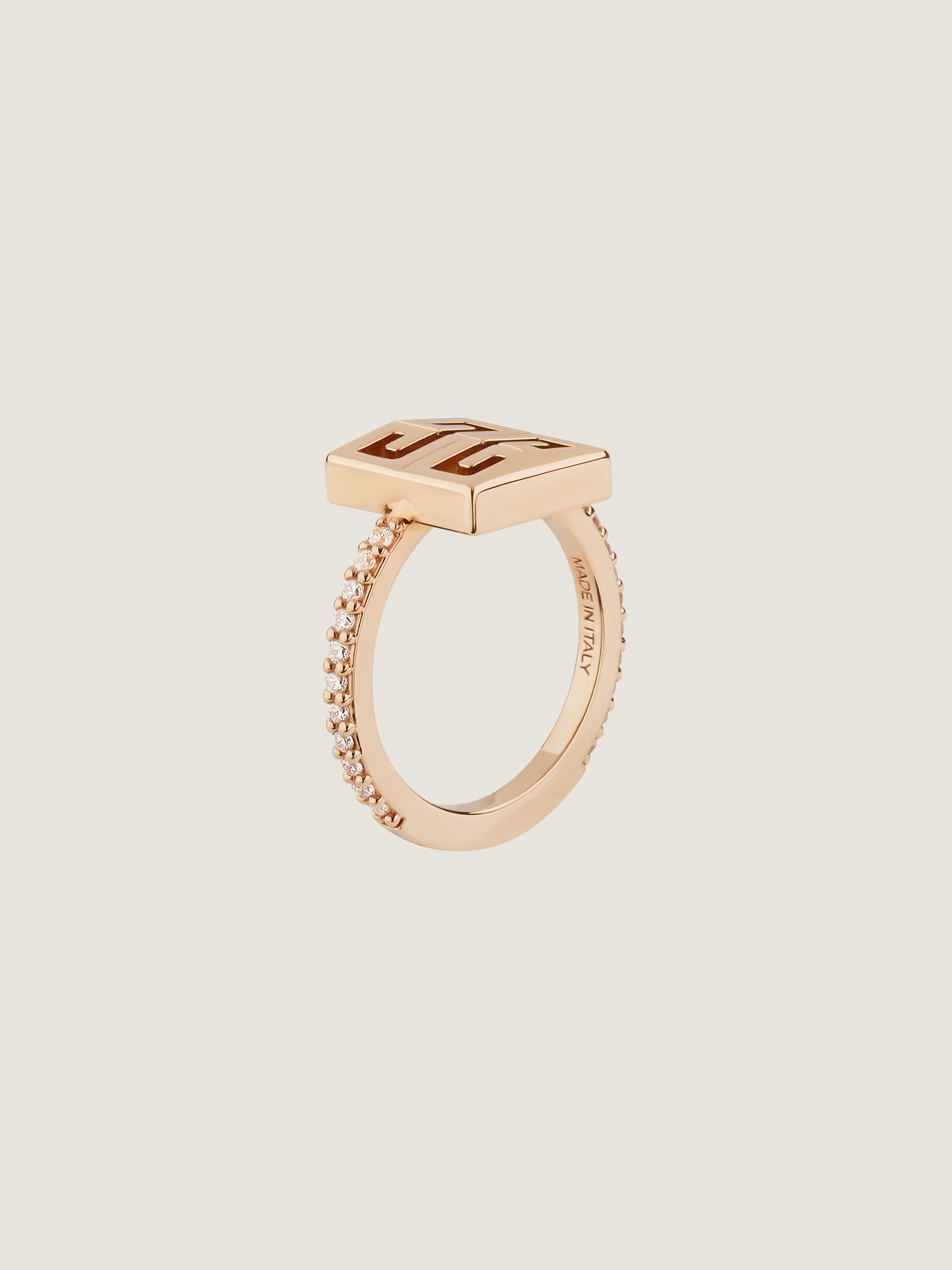 4G ring in metal with crystals
